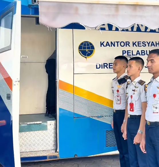 Jemput Bola di SMK Pelayaran Katangka, KSOP Utama Makassar Terbitkan Puluhan Buku Pelaut On the Spot
